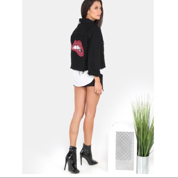 💐NWT Black Distressed Denim Jacket/Sequined Lips - Picture 4 of 8